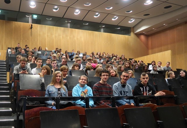 Uczniowie na Uniwersytecie Wrocławskim
